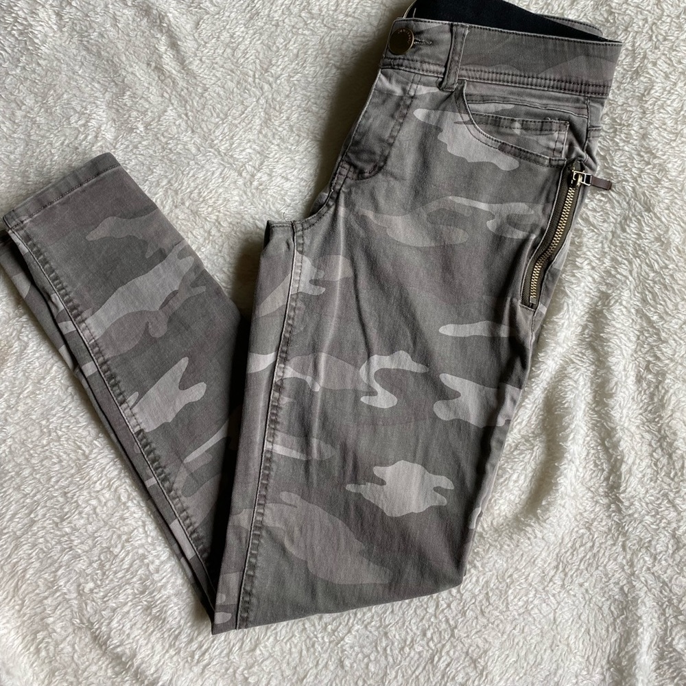 Democracy•camo pants•size 4